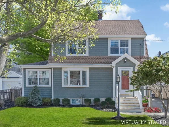 39 Marlborough Rd, Waltham, MA 02452
