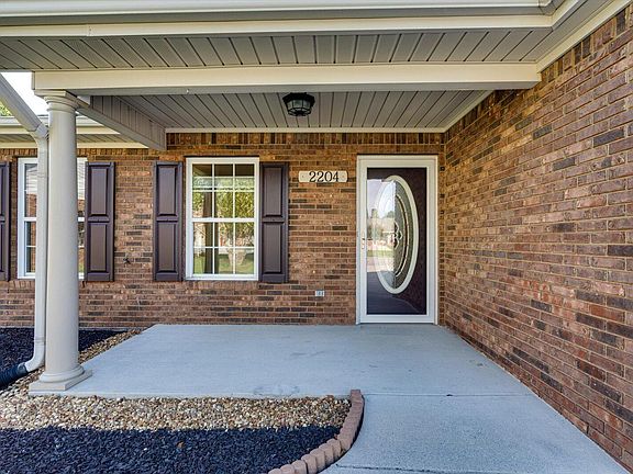 2nd image of 2204 Applebrook Dr
