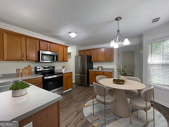 4th image of 135 Woodson Ct