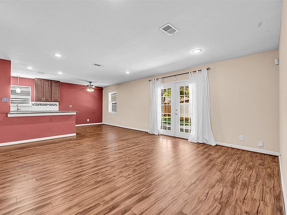 3rd image of 7422 Jackwood St