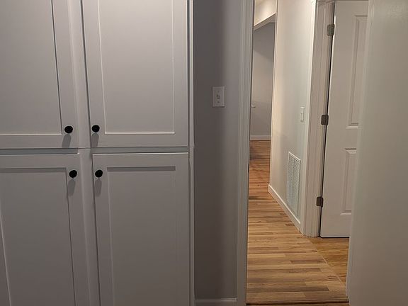 5th image of 301 Walker St