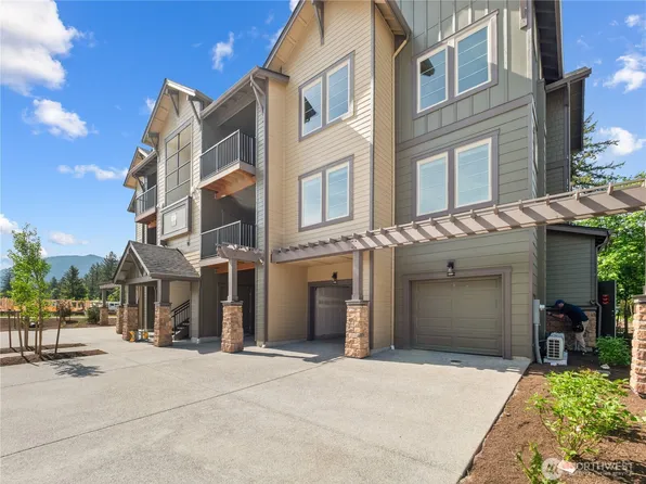 1850 SE 12th Place #203, North Bend, WA 98045