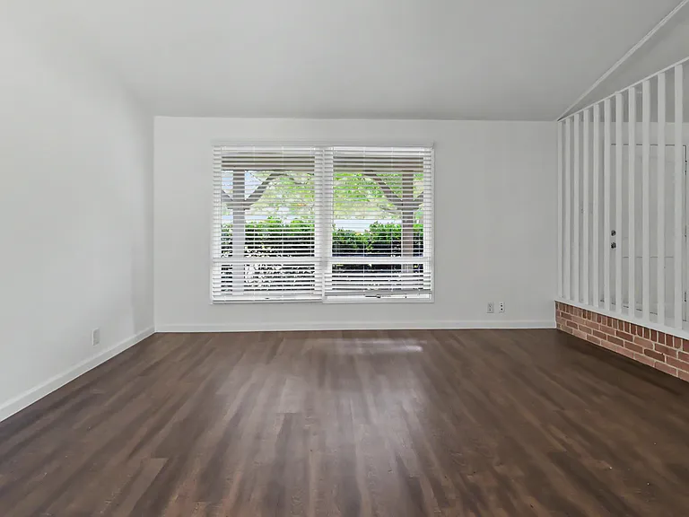 910 Wisteria Way — Photo 5