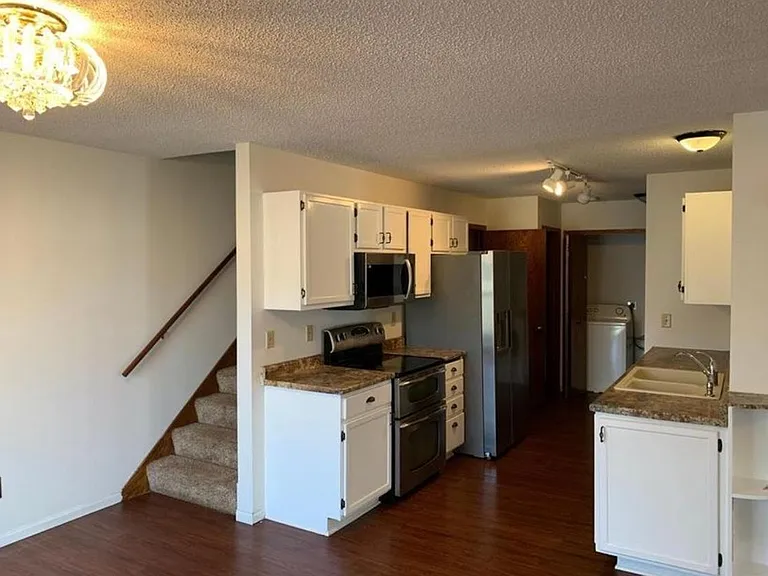 Pecks Woods Dr — Photo 2