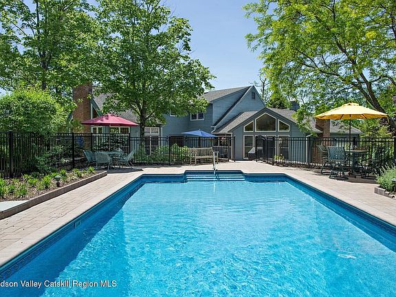 2nd image of 136 Rombout Road