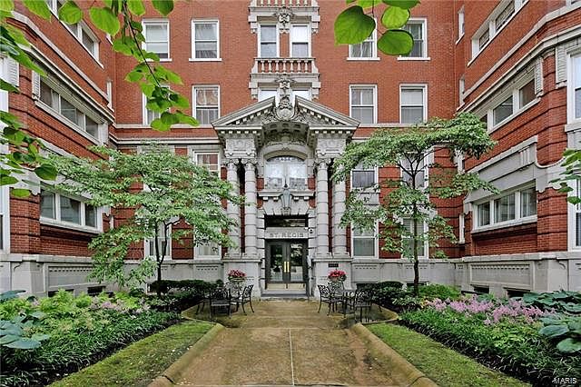 1st image of 4944 Lindell Blvd APT 3E