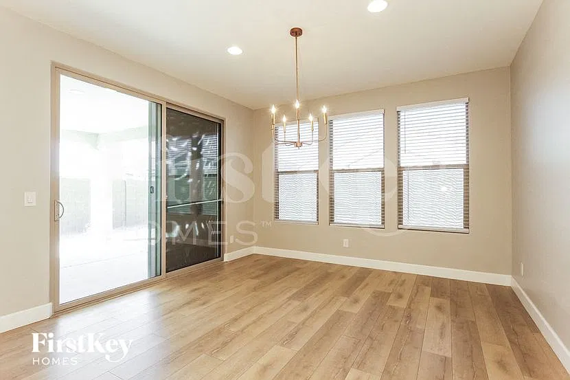 3 bed, 2.5 bath, 2453 sqft, $2,685 — Photo 4