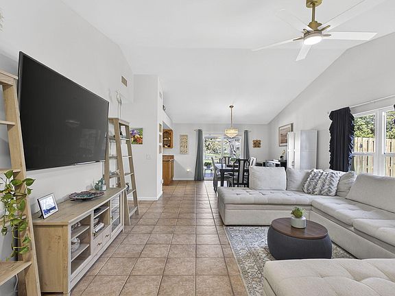 4th image of 132 Parkwood Drive