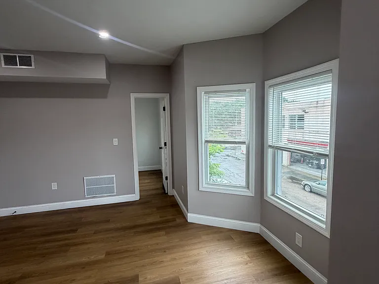 24 E Chestnut St #2 — Photo 9
