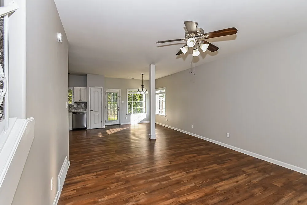 4 bed, 2.5 bath, 1852 sqft, $2,040 — Photo 4