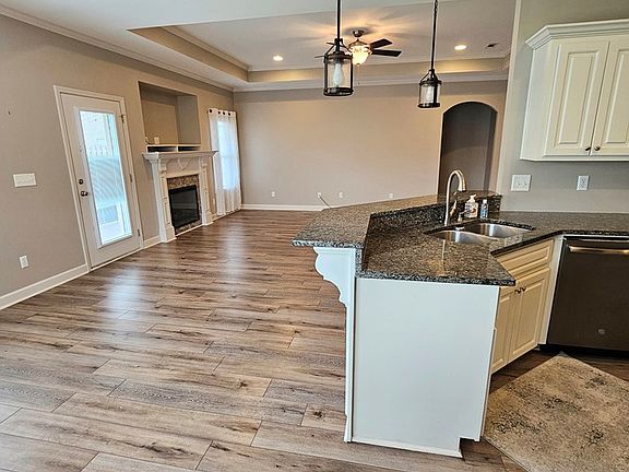 3rd image of 103 Basswood Dr