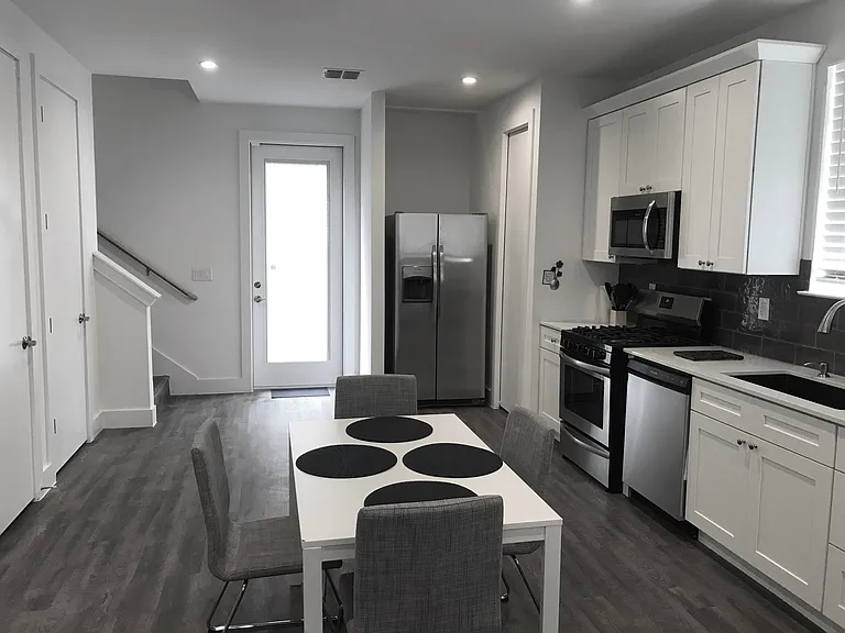 2506 Willow St #2 — Photo 7