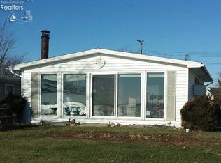 196 E Bayview Dr, Pt Clinton, OH 43452