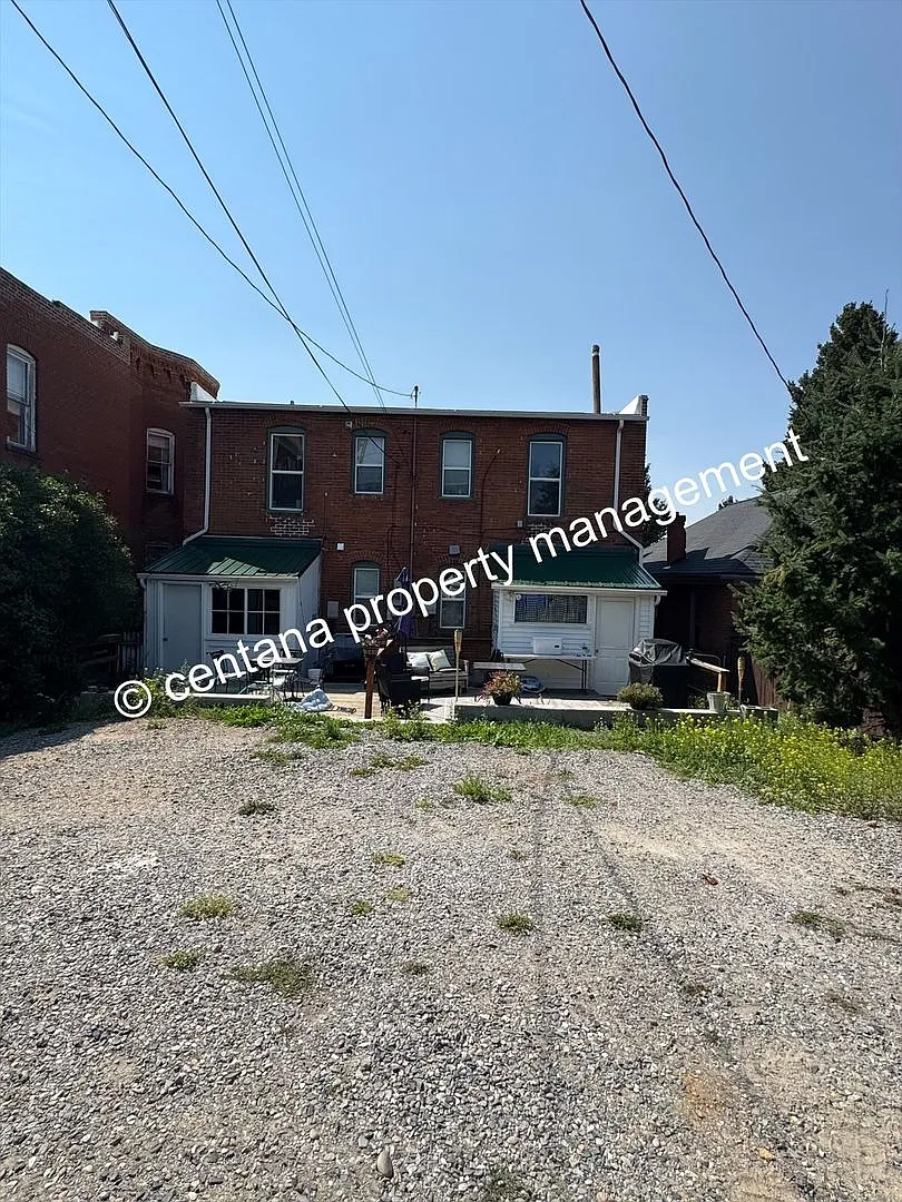 915-917 W Silver — Photo 2