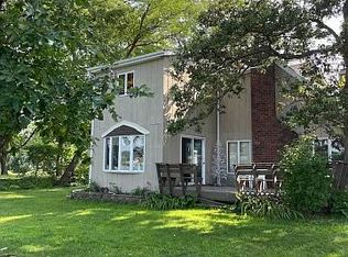 915 N River Dr, Port Byron, IL 61275