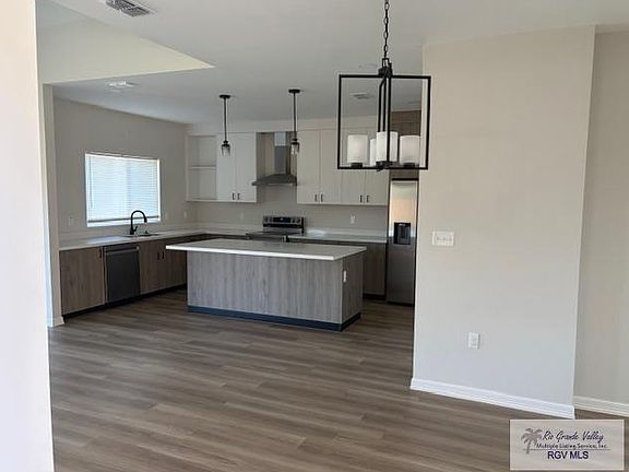 3rd image of 4719 River Oak Cir