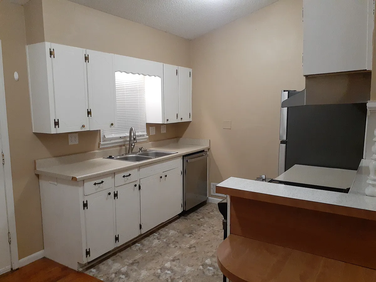 Building Photo - 1209 S Skyline Dr