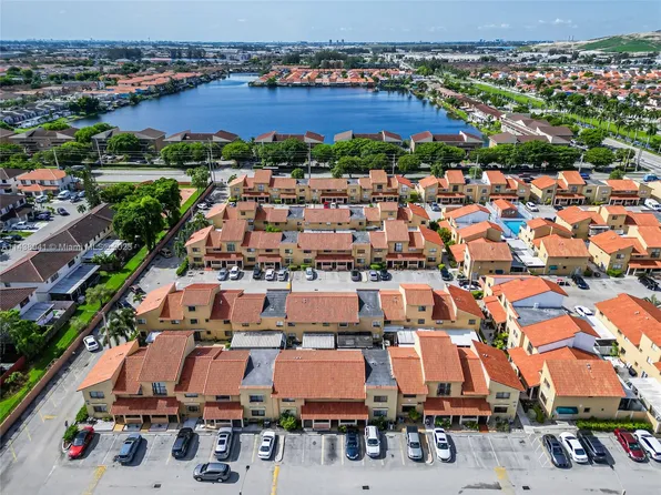 2730 W 61st Pl APT 204, Hialeah, FL 33016