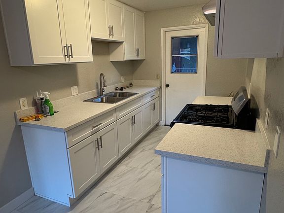 4th image of 830 Saint Louis Ave APT 1