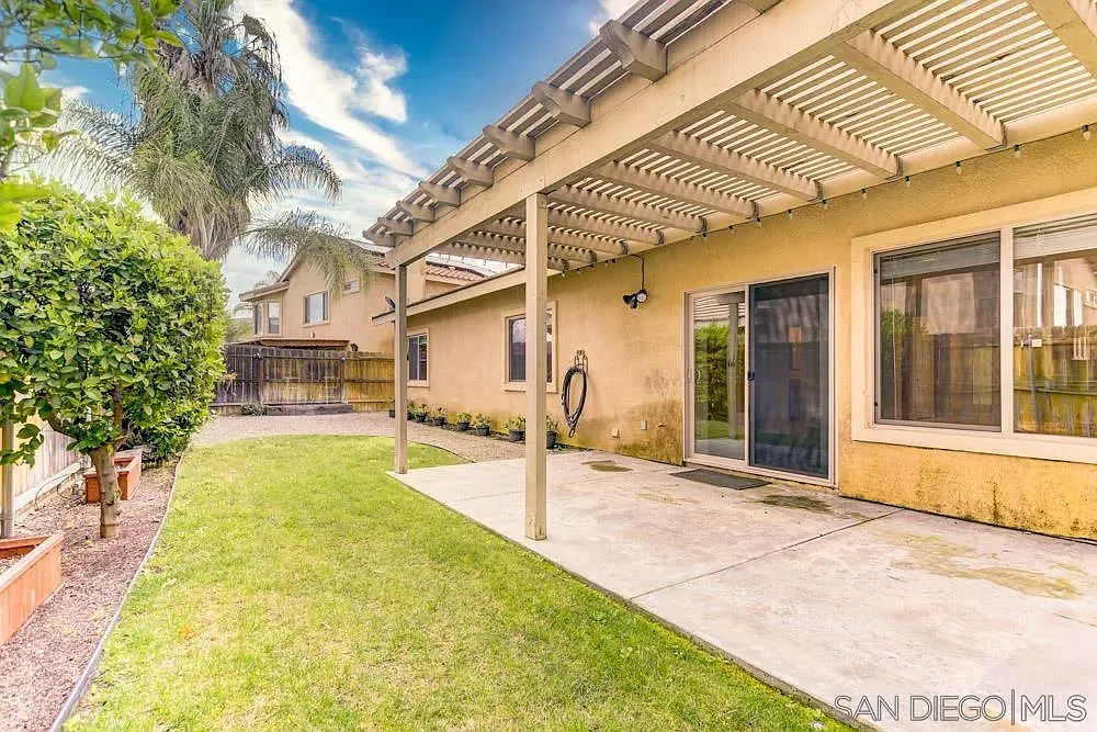 3 bed, 2.0 bath, 1757 sqft, $4,200 — Photo 2