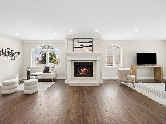 5th image of 9807 W 57th St