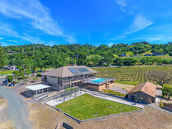 4th image of 590 Pleasant Avenue