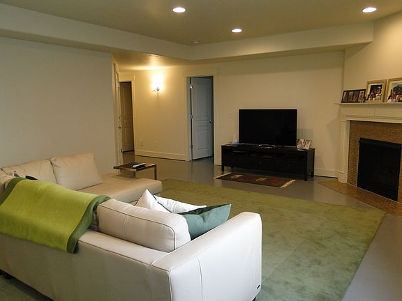 5th image of 10886 S Hiddenwood Dr