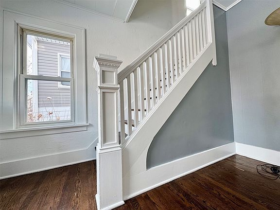 4th image of 2810 Perry St