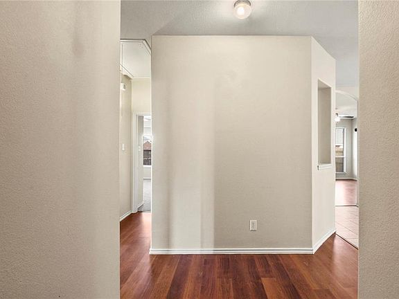 4th image of 2101 Carlotta Dr