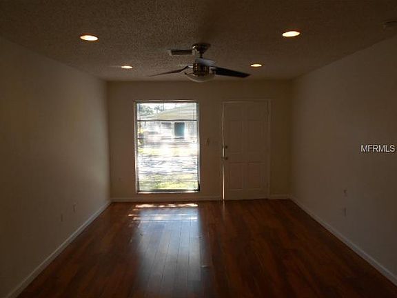 4th image of 1048 Loch Haven Dr N