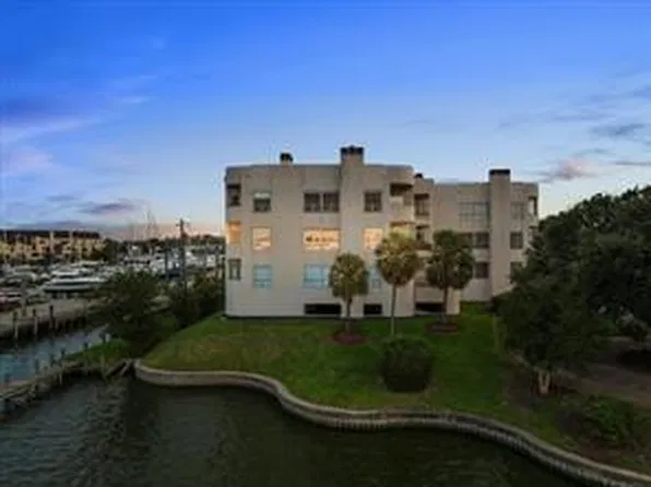 1302 Marina Bay Dr APT 201A, Kemah, TX 77565