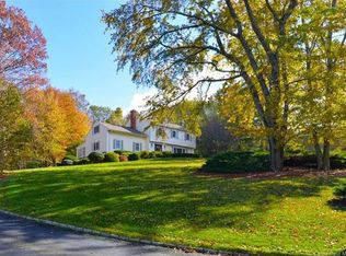19 Wedgewood Dr, Danbury, CT 06811