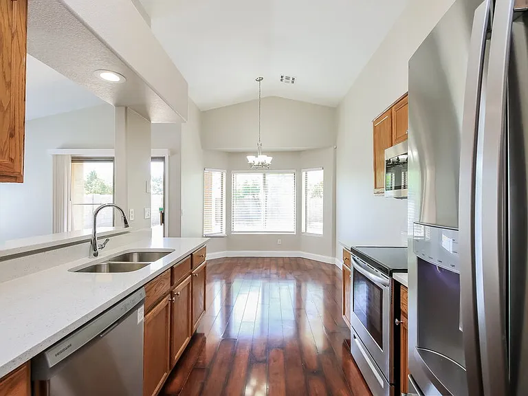 1617 W Kesler Ln — Photo 8