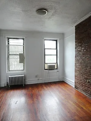 Rented by Perry Associates NYC Inc | media 26