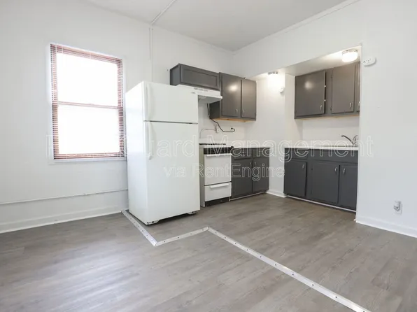 102 N 38th Ave APT 4, Omaha, NE 68131