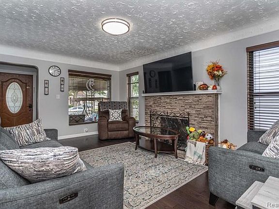 2nd image of 6550 Barrie Ave