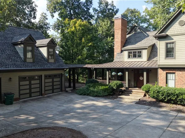 328 Grand Overlook Dr, Seneca, SC 29678