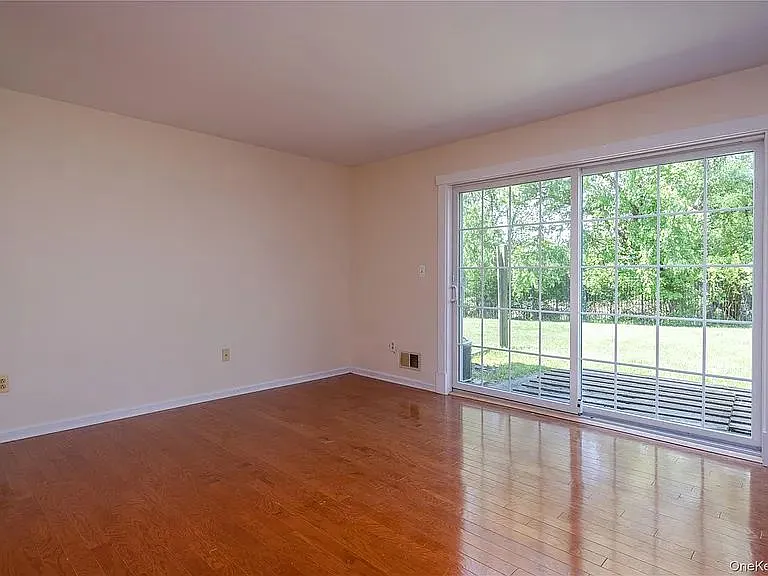 25 Creekside Cir #1 — Photo 27