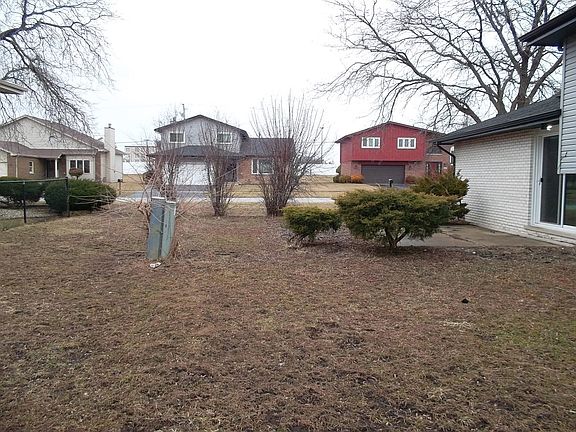 3rd image of 3113 Oakwood Dr