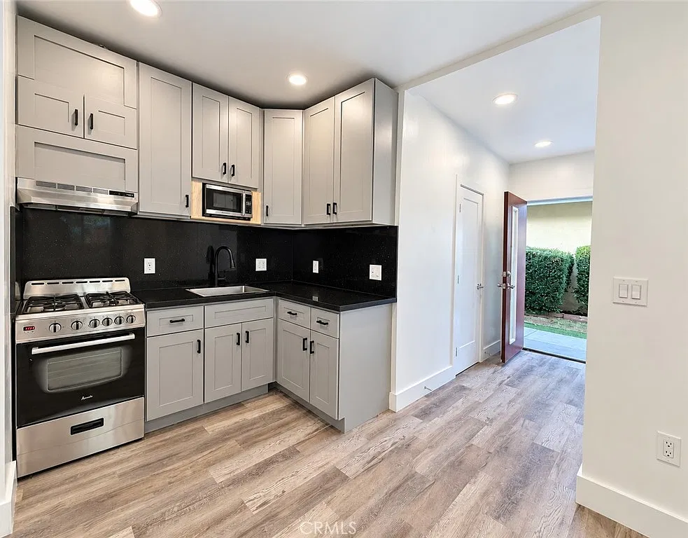 1 bed, 433 sqft, $1,945 — Photo 2