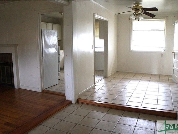 2nd image of 2032 Greenwood St