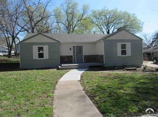 913 Elm St, Baldwin City, KS 66006