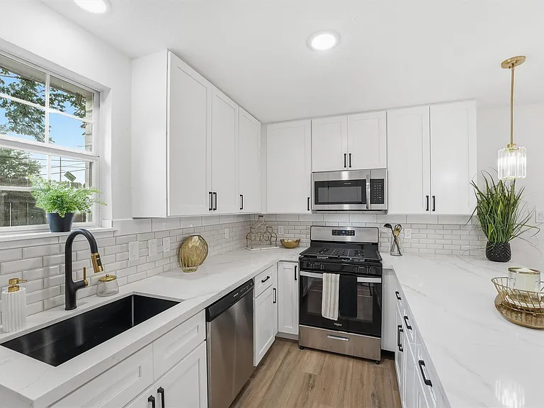 3714 Brookmeade Dr — Photo 3
