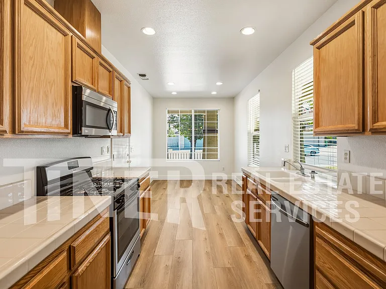 9716 Marianna Way — Photo 10