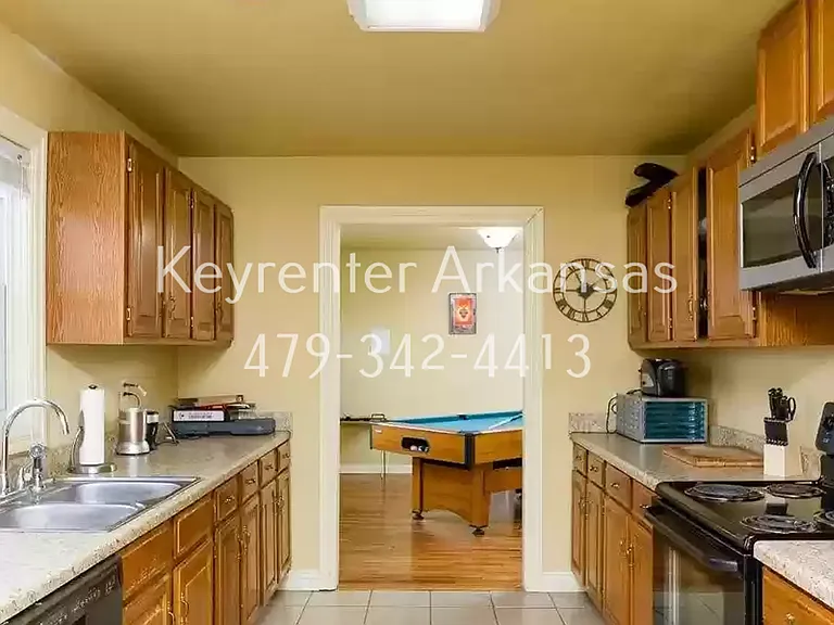 1144 N Vista Pl — Photo 8