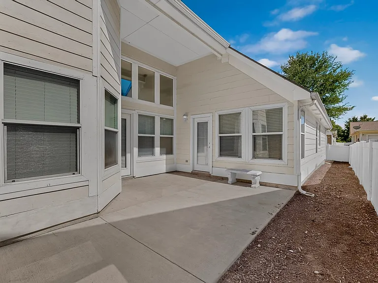 1024 Charleston Ln — Photo 27