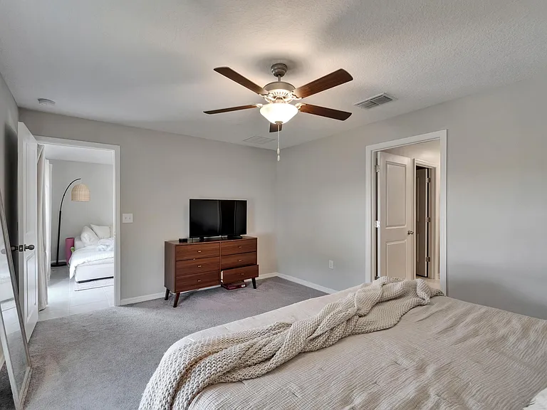 401 Royal Empress Dr — Photo 21