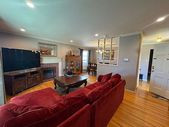 4th image of 1443 Beacon Ave