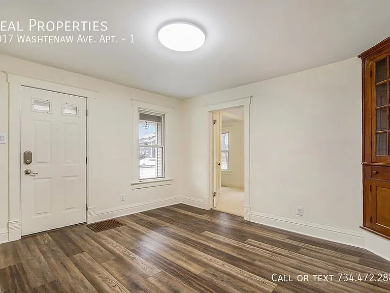 1017 Washtenaw Ave #1 — Photo 4