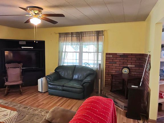 3rd image of 368 Oliver Ln